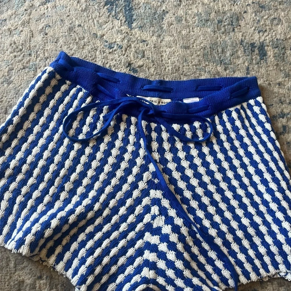 Electric & rose Suzie knitted crochet beachy short royal blue & white small - Picture 4 of 4